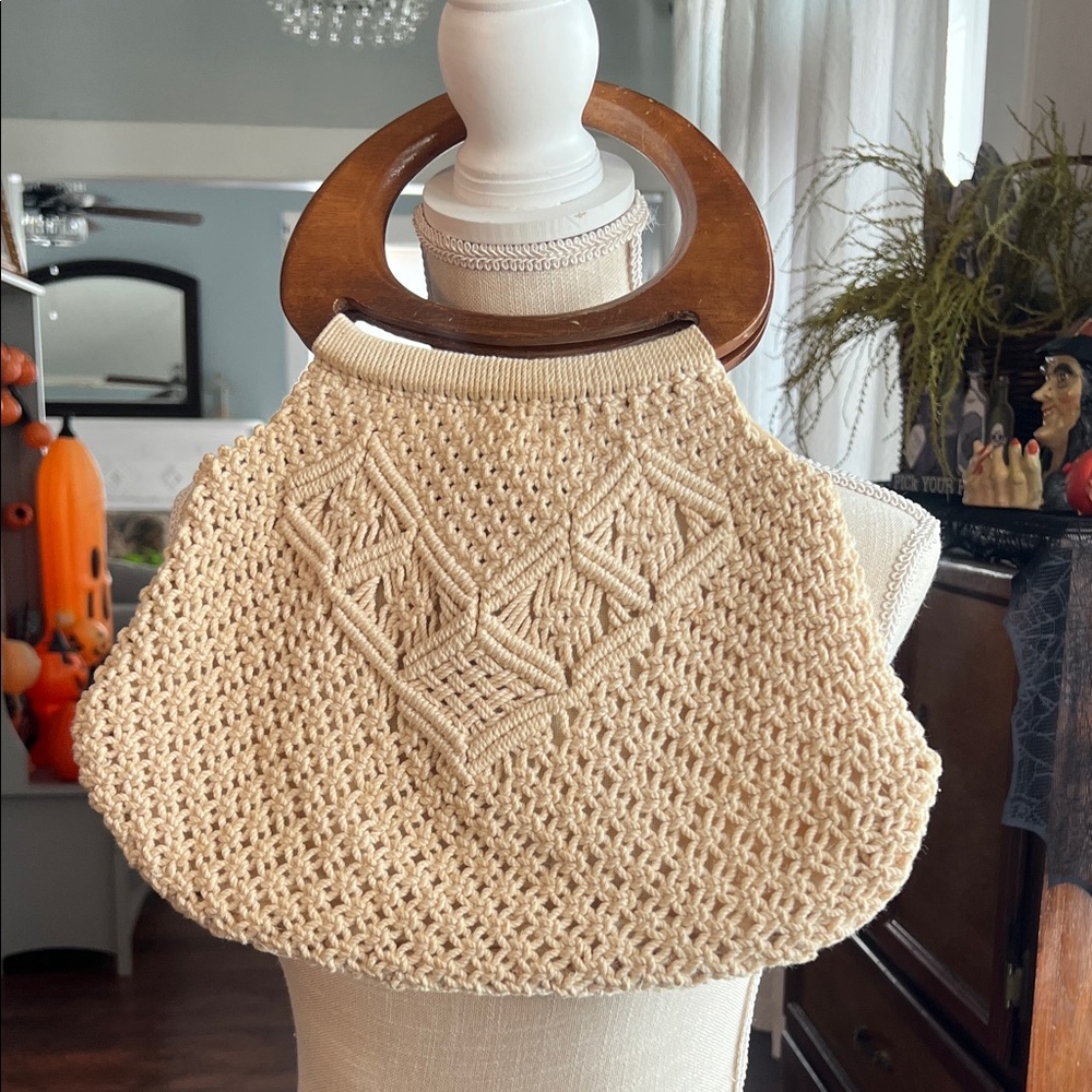 Elegant Cream Knit Shoulder Bag with Wooden Handles